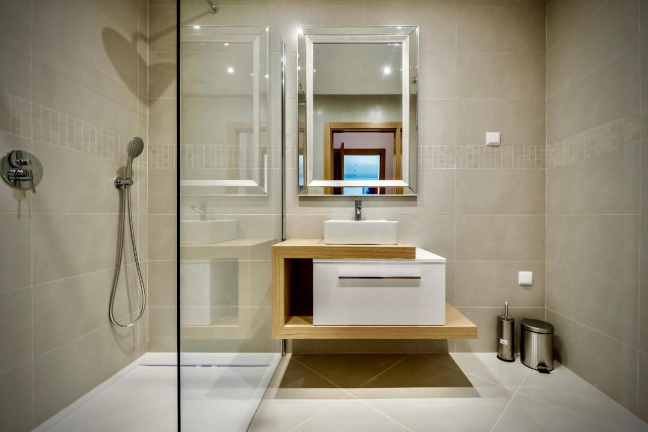 Coolhouses Lagos, 2 Bed Stylish City Flat, Rooftop Shared Pool, Clayheart Exterior photo