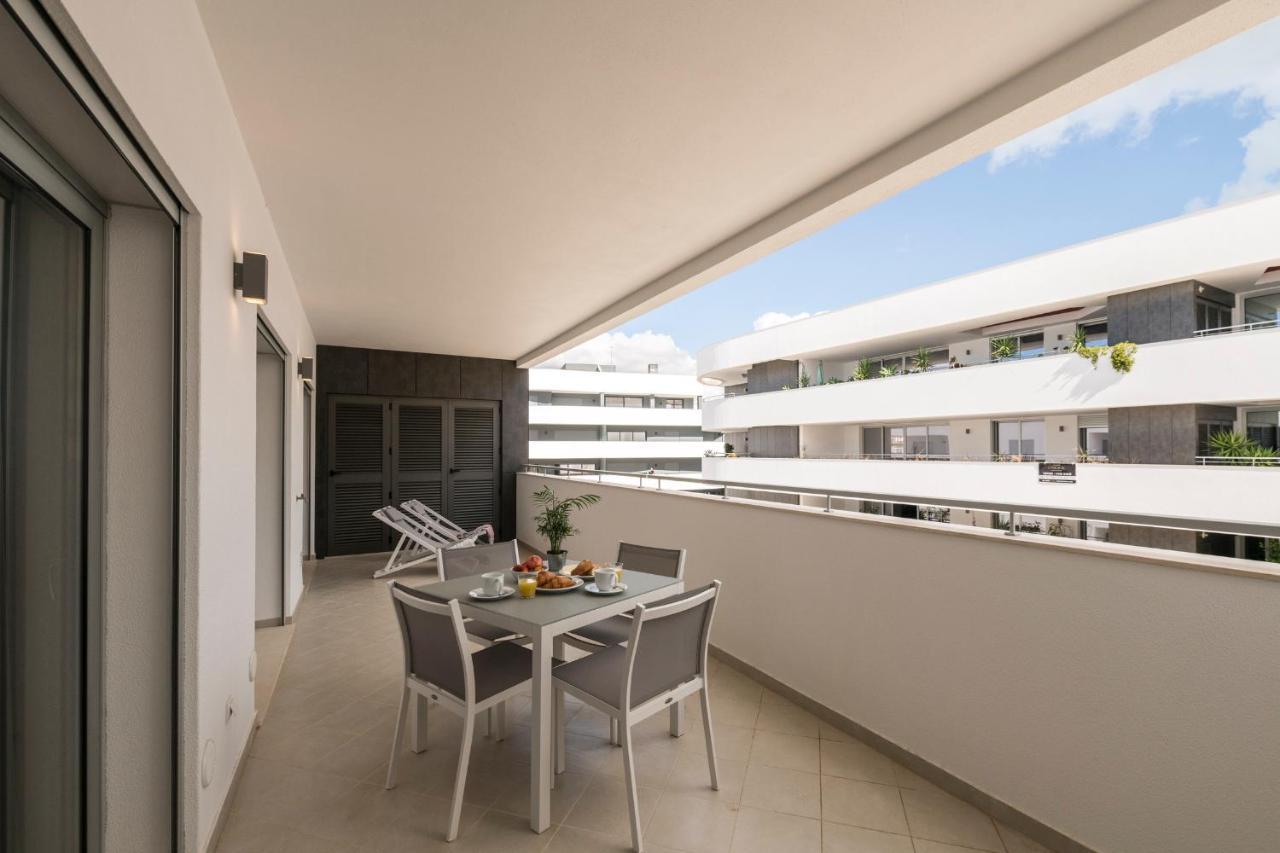 Coolhouses Lagos, 2 Bed Stylish City Flat, Rooftop Shared Pool, Clayheart Exterior photo