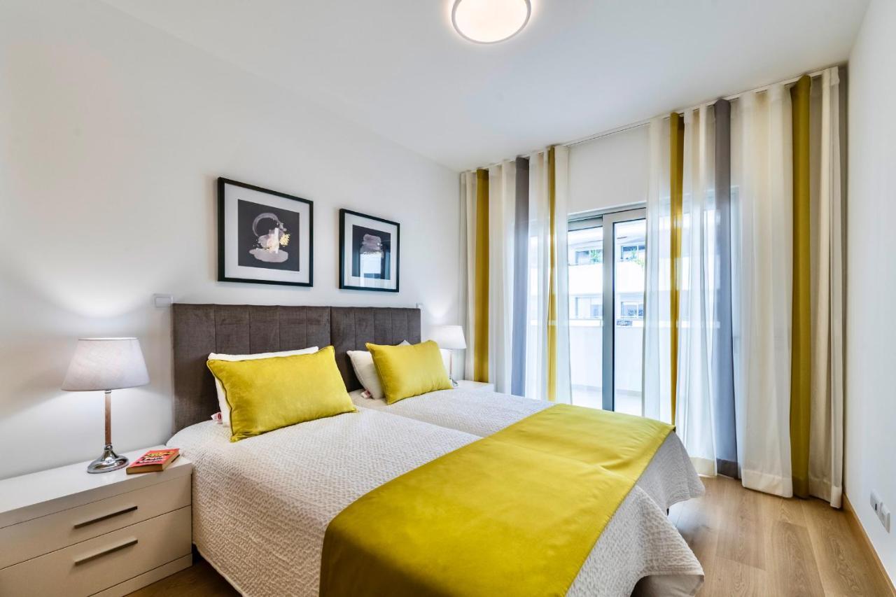 Coolhouses Lagos, 2 Bed Stylish City Flat, Rooftop Shared Pool, Clayheart Exterior photo