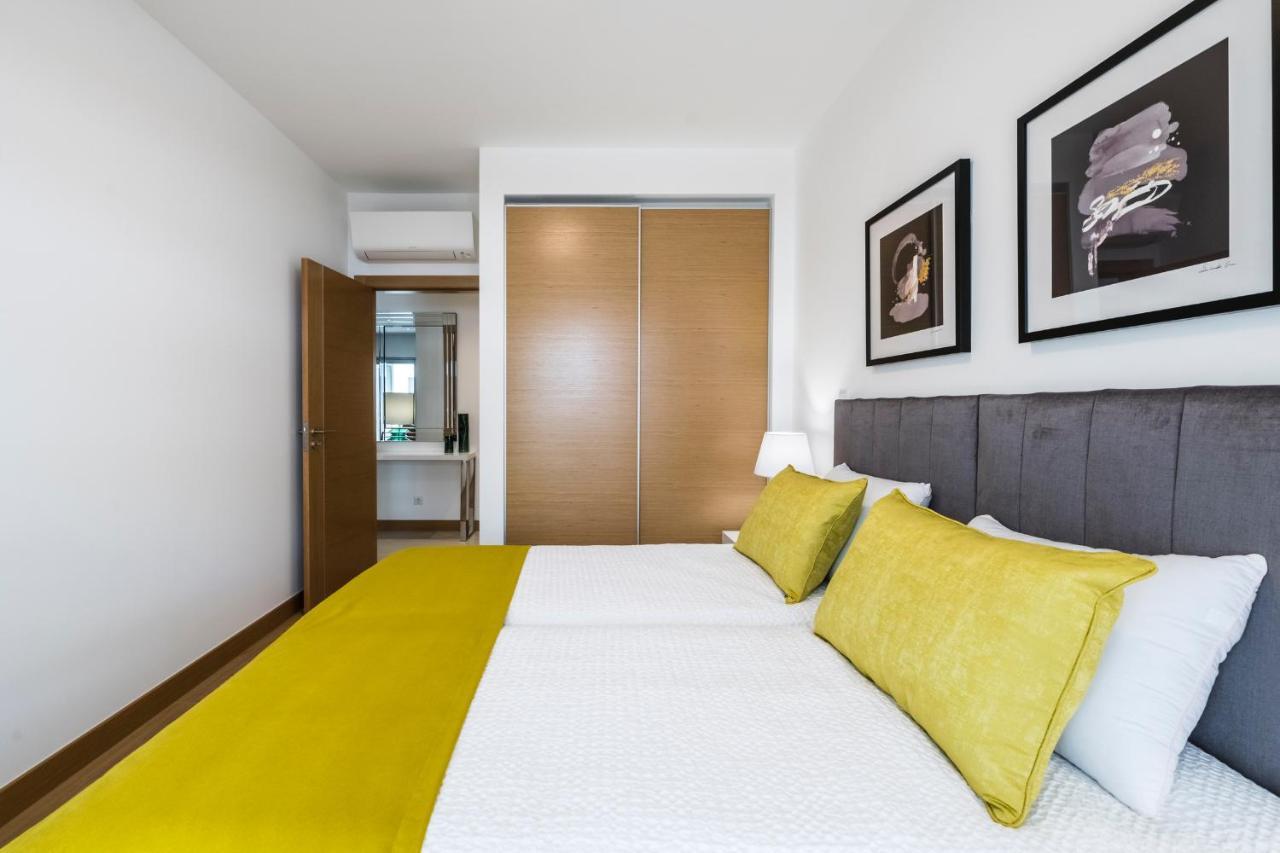 Coolhouses Lagos, 2 Bed Stylish City Flat, Rooftop Shared Pool, Clayheart Exterior photo